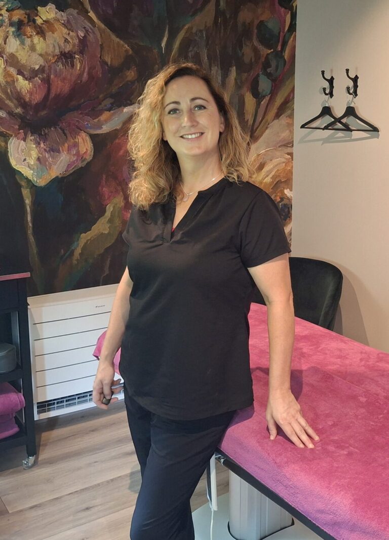 Anke in der Massagepraxis